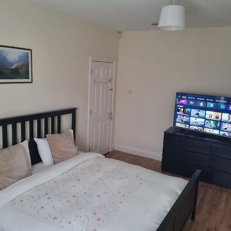 Ferienwohnung Guess Bungalow Wembley London Exterior foto